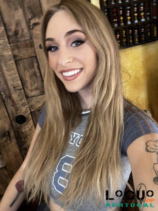 Acompanhantes Vila Real: VENHA APROVEITAR SEREI SUA LEOA, DEPARANDO-SE COXAS PARA TE TOCAR